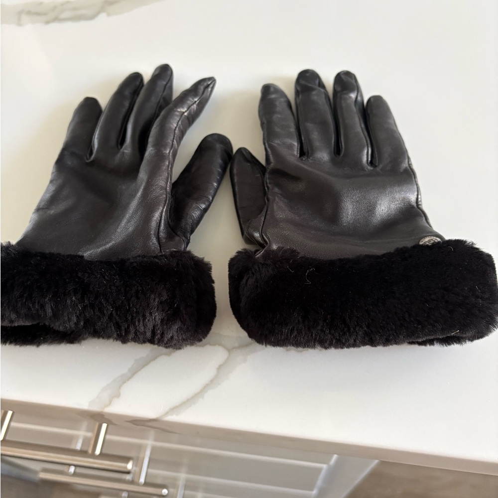 UGG leather gloves Accessory
